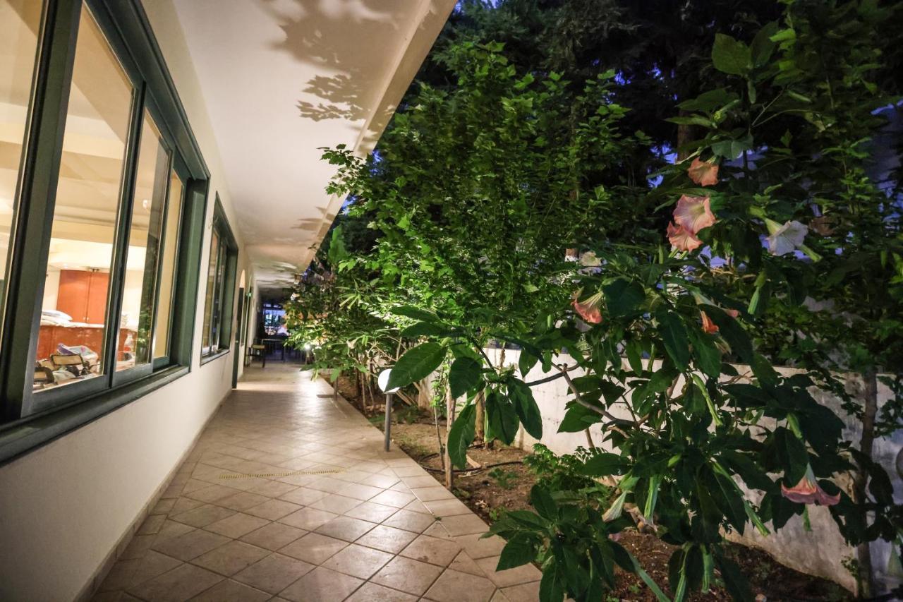 Spanos Apartments Anna'S Lodge Polychrono Exterior photo